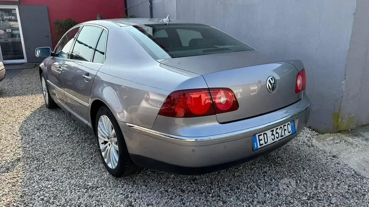 Usata VW Phaeton 239 CV (175 kW) 2010 Grigio Berlina