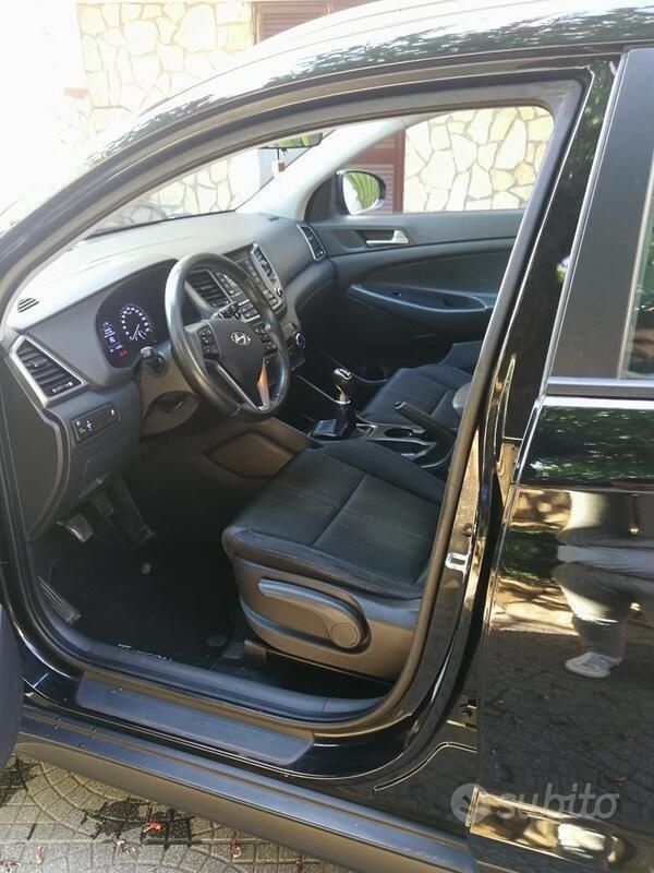 Nero Usata 2017 Hyundai Tucson SUV | 7000 € (Super prezzo) - Immagine 1/4