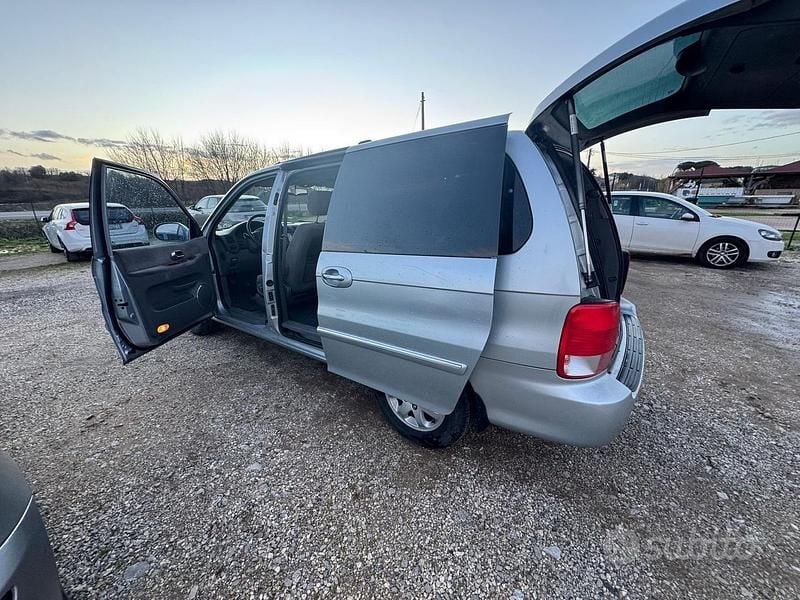 Usata Kia Carnival Comfort 144 CV (105 kW) 2002 Blu Monovolume