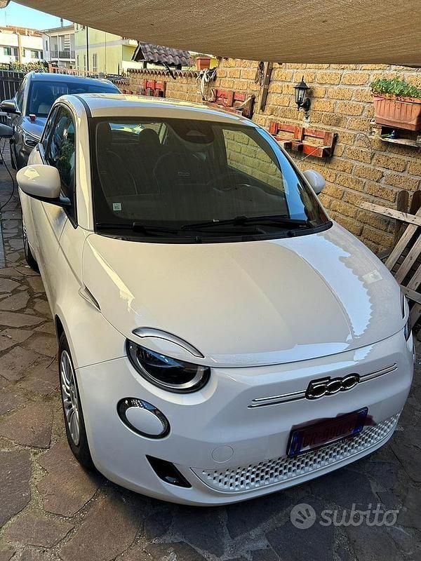Bianco Usata 2023 Fiat 500e Due volumi | 17.500 € (Buon prezzo) - Immagine 1/4