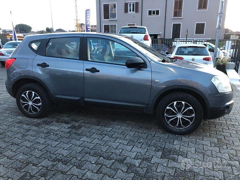 Usata Nissan Qashqai Visia 114 CV (83 kW) 2008 Grigio SUV