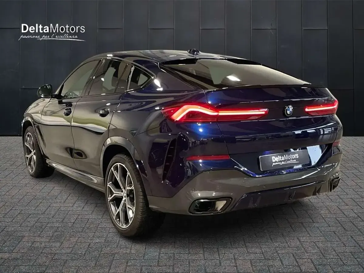 Usata BMW X6 M Sport 298 CV (219 kW) 2025 Blu scuro metallizzato SUV
