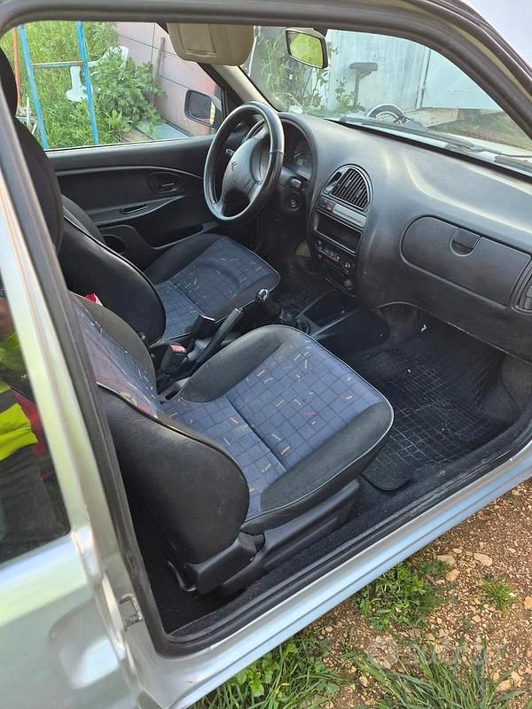 Usata Citroën Saxo 57 CV (41 kW) 2001 Grigio Utilitaria