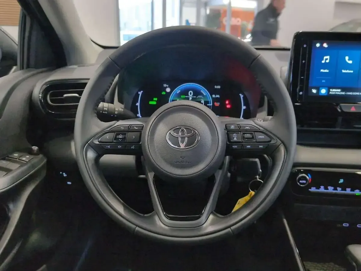 Nuova Toyota Yaris Hybrid Trend 116 CV (85 kW) 2025 Grigio Berlina