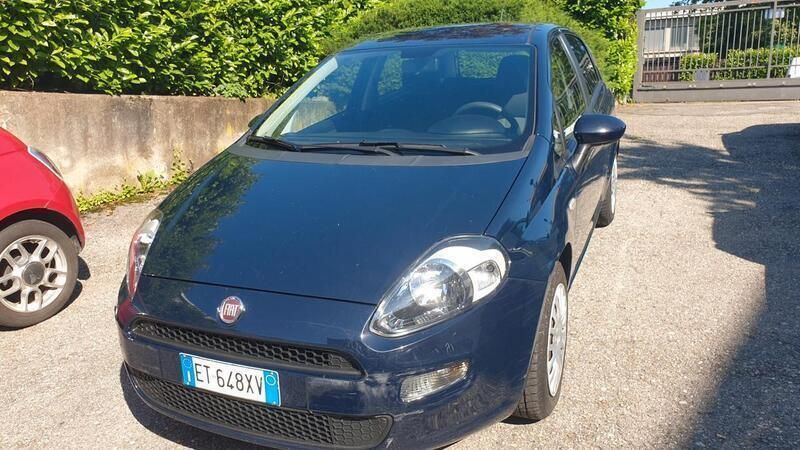 Usata Fiat Punto Lounge 69 CV (50 kW) 2014 Blu Utilitaria