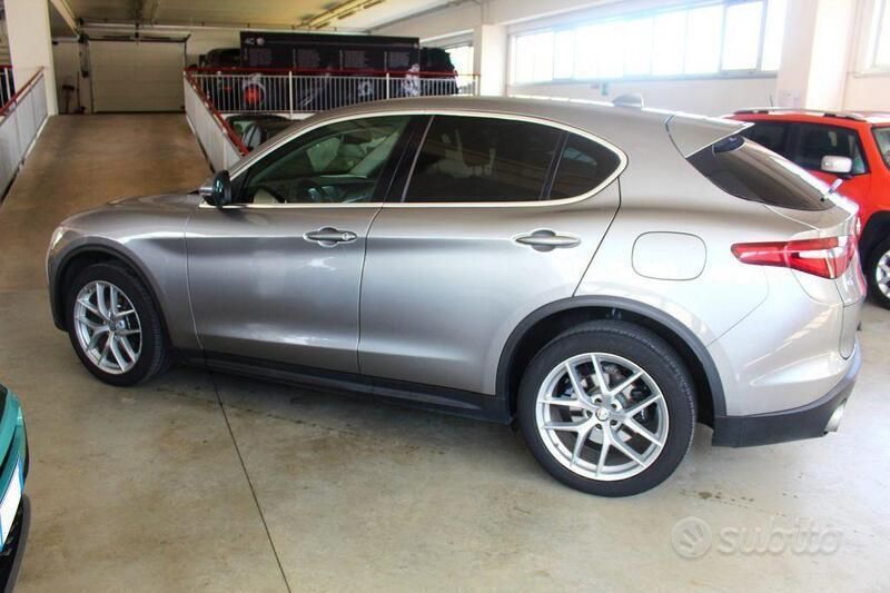 Usata Alfa Romeo Stelvio 280 CV (205 kW) 2017 Grigio SUV