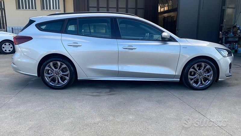 Usata Ford Focus ST-Line 125 CV (91 kW) 2022 Grigio Station wagon