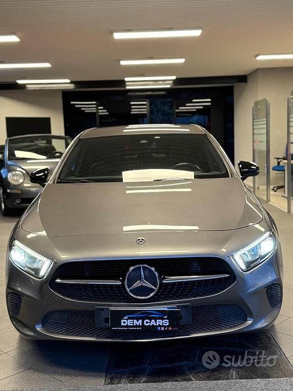 Usata Mercedes A180 116 CV (85 kW) 2019 Grigio Berlina