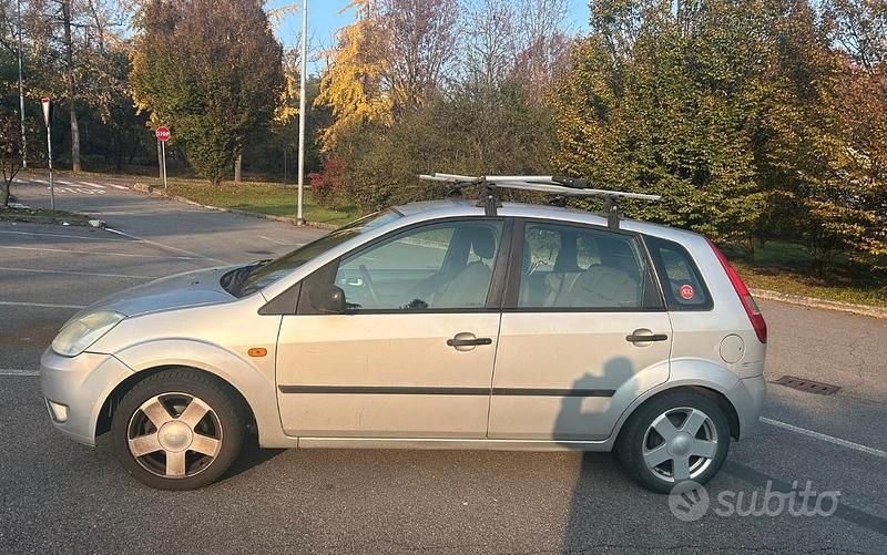 Usata Ford Fiesta 2003 Grigio Berlina