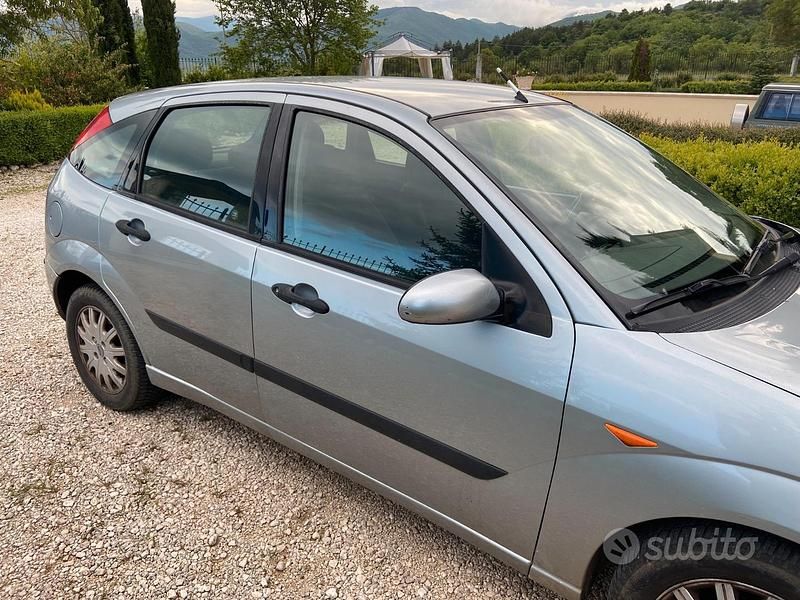 Usata Ford Focus 100 CV (73 kW) 2003 Utilitaria
