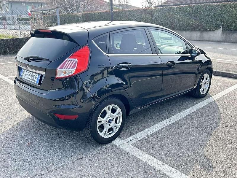Usata Ford Fiesta Titanium 75 CV (55 kW) 2017 Berlina