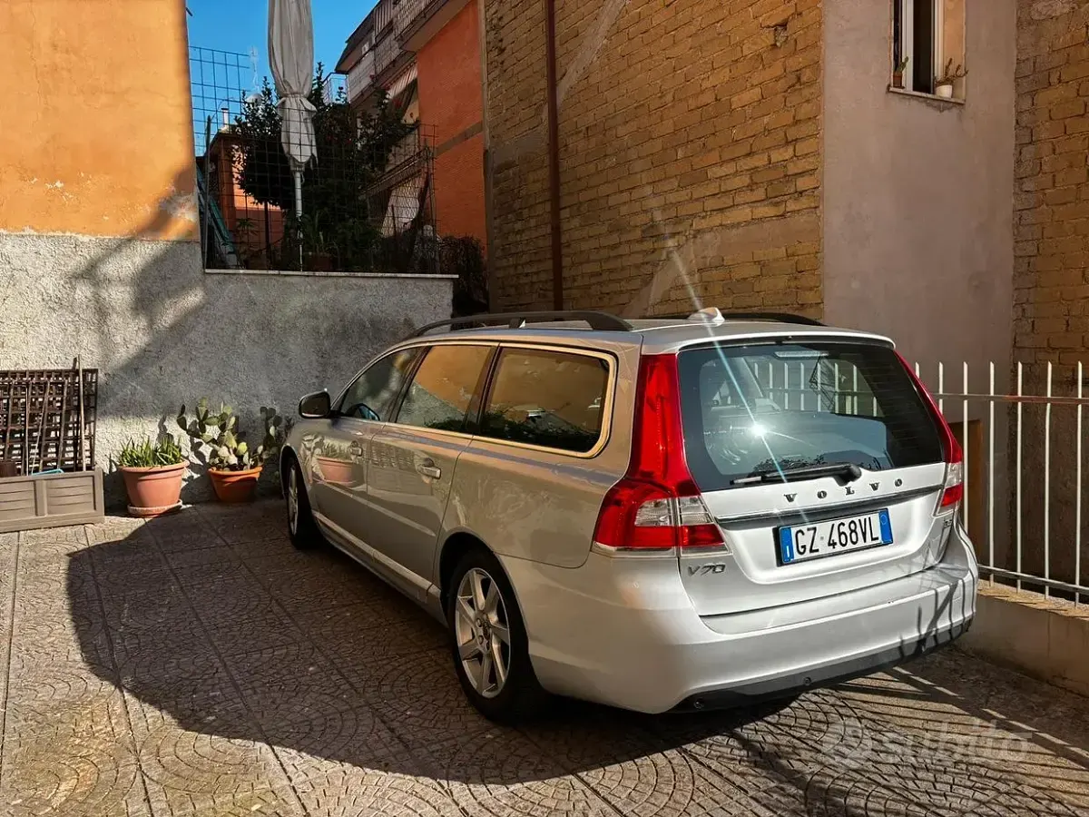 Usata Volvo V70 120 CV (88 kW) 2025 Grigio Station wagon