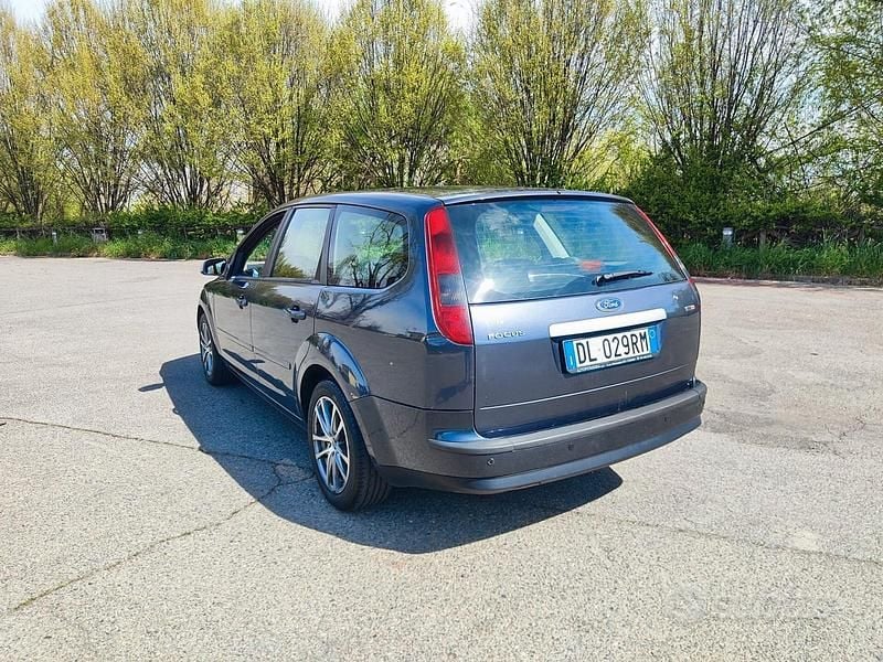 Usata Ford Focus S 90 CV (66 kW) 2007 Grigio Station wagon