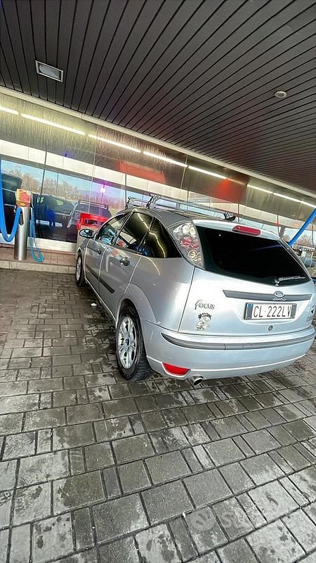 Usata Ford Focus 115 CV (84 kW) 2003 Grigio Utilitaria
