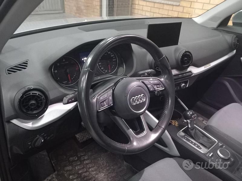 Usata Audi Q2 Design 150 CV (110 kW) 2017 Grigio SUV