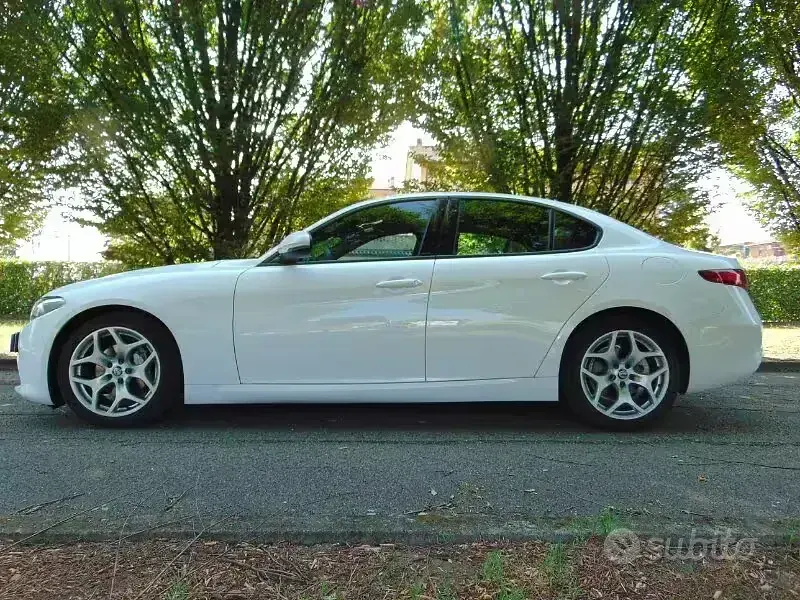 Usata Alfa Romeo Giulia 160 CV (117 kW) 2022 Bianco Berlina
