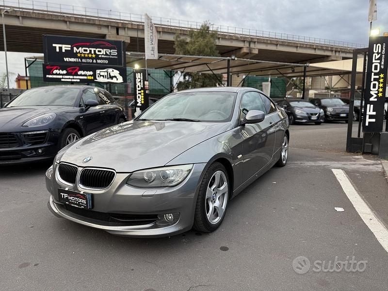 Grigio Usata 2011 BMW 320 Coupé | 8490 € (Buon prezzo) - Immagine 1/4