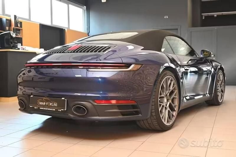 Usata Porsche 911 Carrera 4S Cabriolet Chrono 450 CV (330 kW) 2021 Blue genziana met/full pelle Cabrio