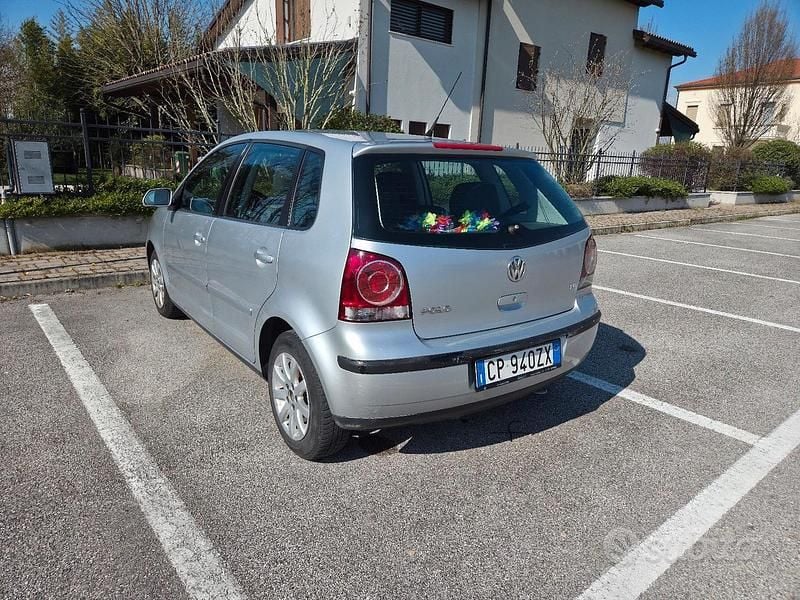 Usata VW Polo 75 CV (55 kW) 2005 Grigio Utilitaria