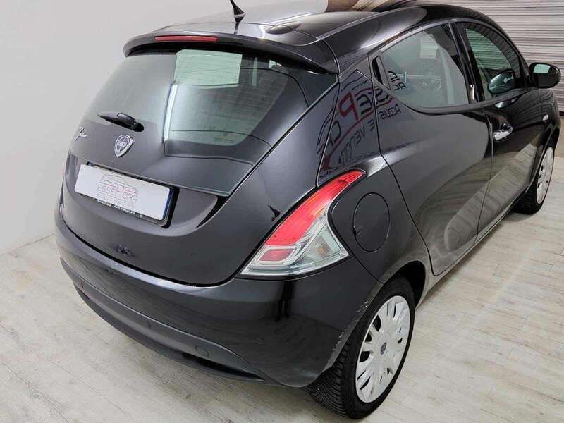 Usata Lancia Ypsilon 69 CV (50 kW) 2011 Nero Utilitaria