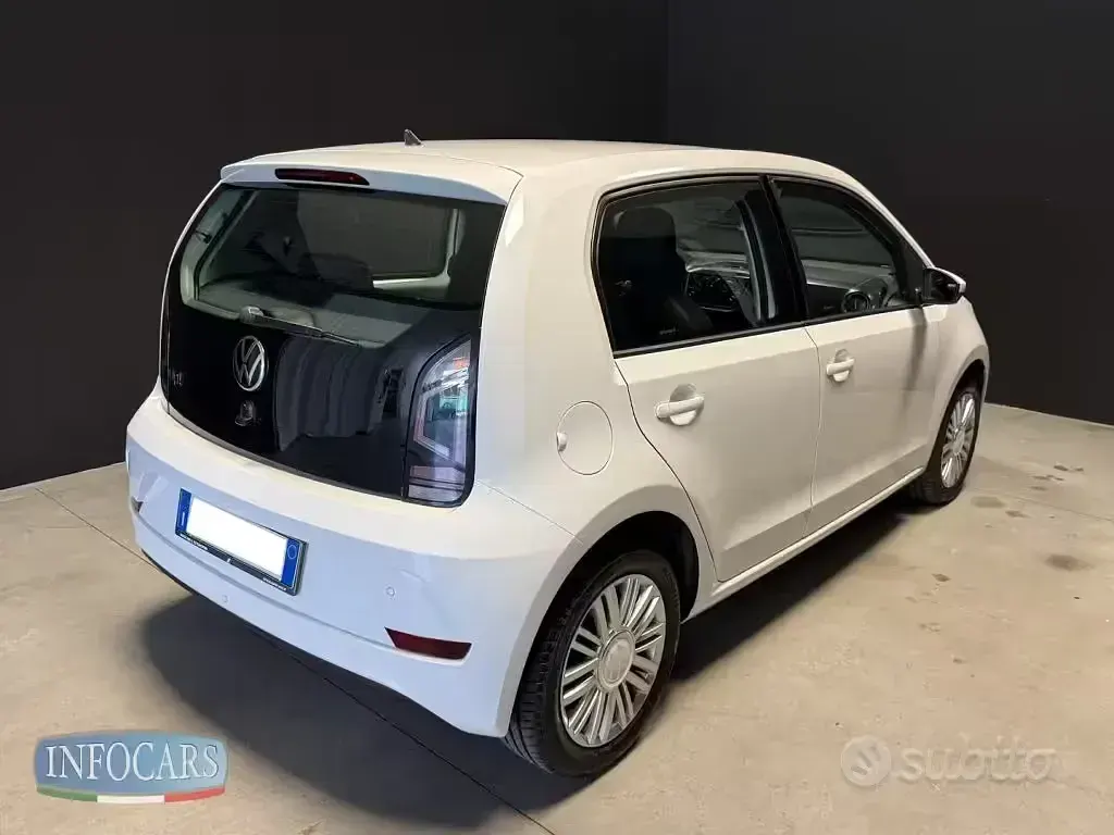 Usata VW up! move up! 65 CV (47 kW) 2023 Bianco pastello Utilitaria