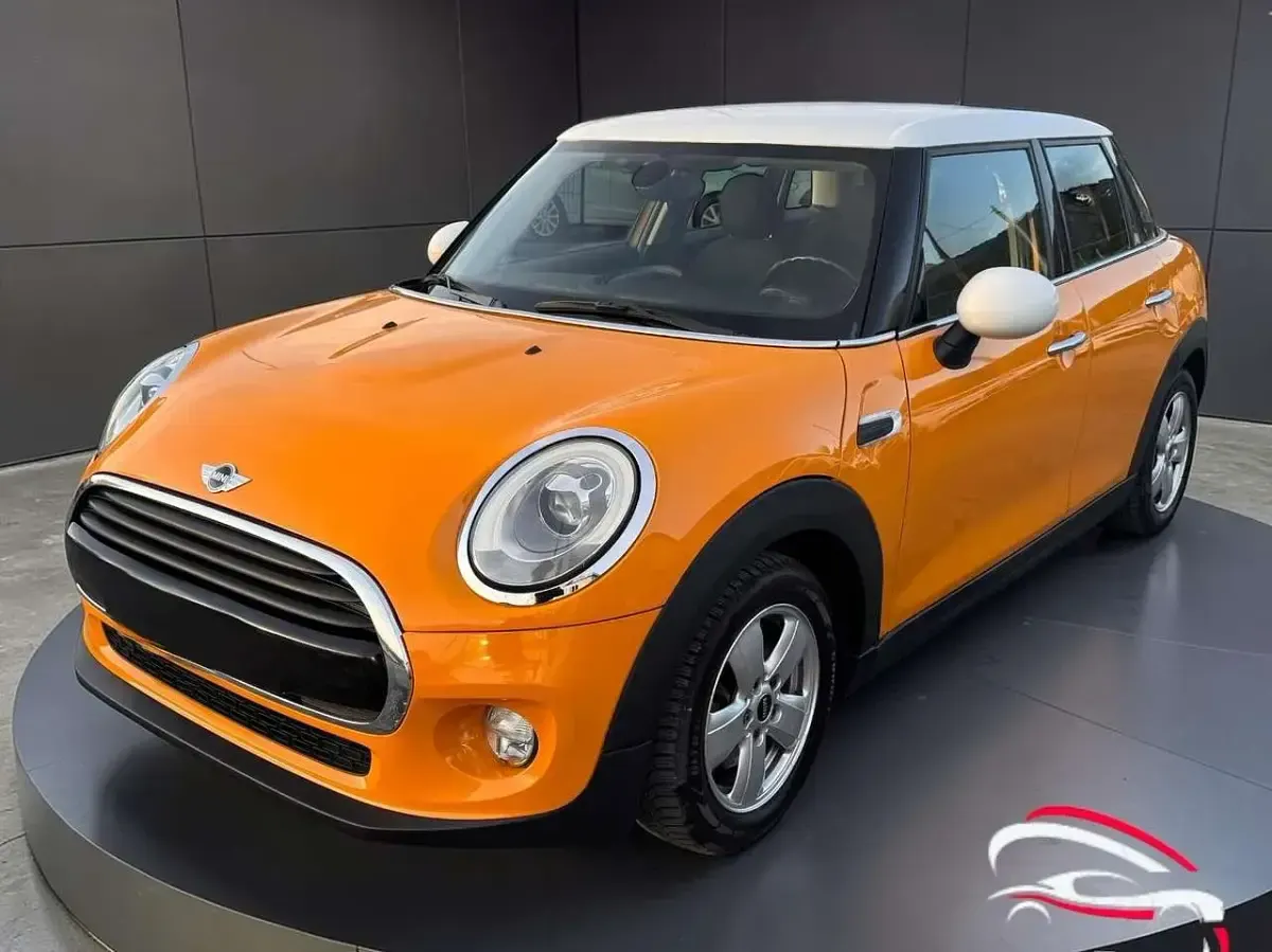 Usata Mini Cooper Hype 136 CV (100 kW) 2016 Arancione Utilitaria