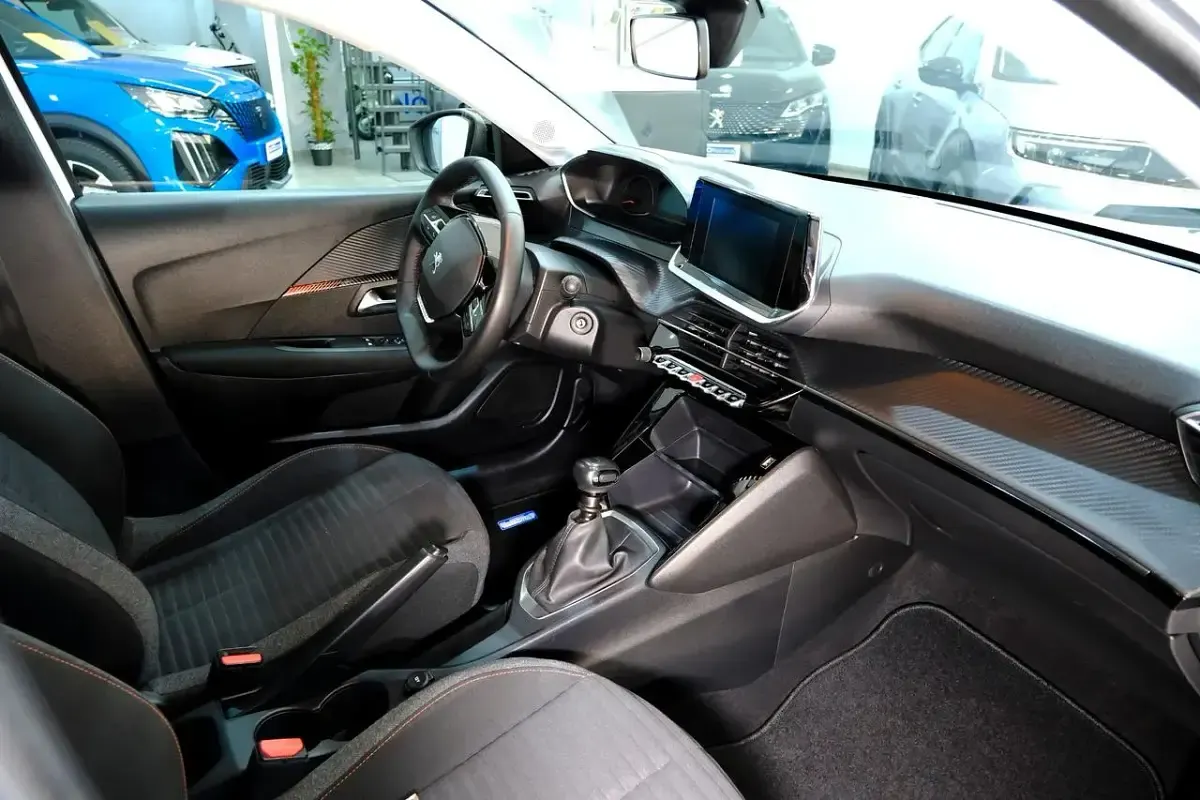 Usata Peugeot 208 Active 102 CV (75 kW) 2022 Bianco Utilitaria
