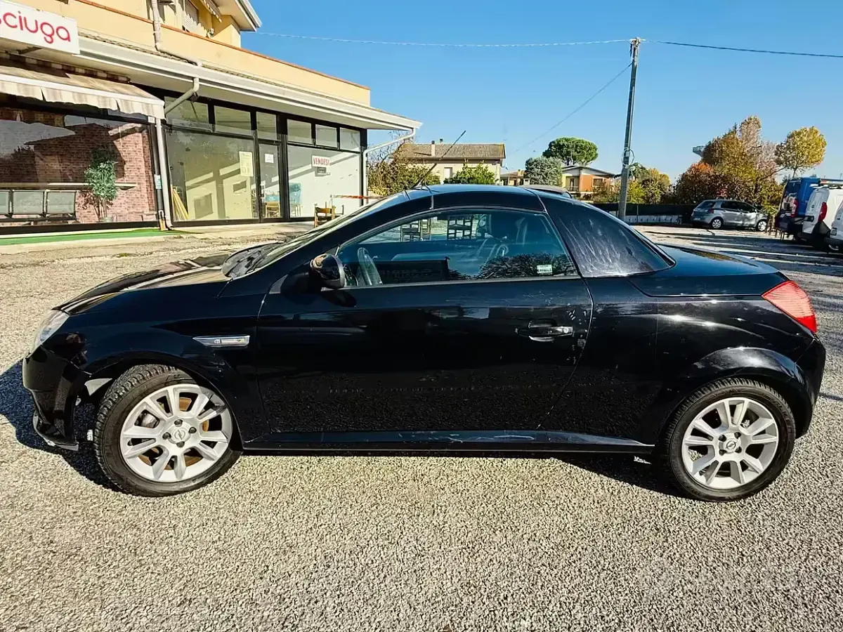 Brugt Opel Tigra Sport 90 HK (66 kW) 2006 Sort Cabriolet