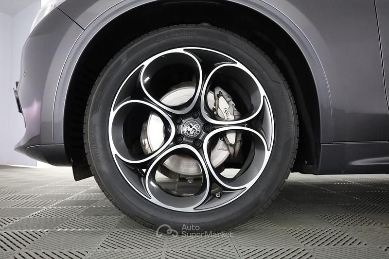 Usata Alfa Romeo Stelvio Veloce 209 CV (153 kW) 2023 Gray SUV