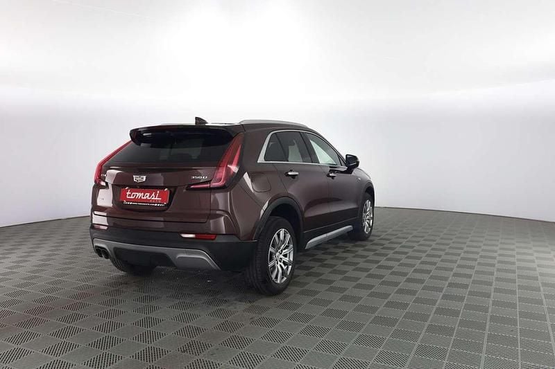 Usata Cadillac XT4 174 CV (127 kW) 2022 Rosewood red SUV