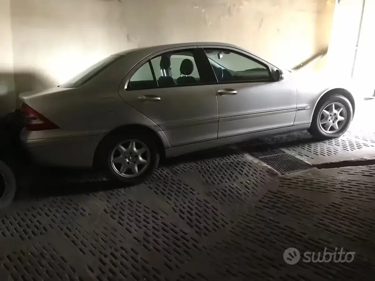 Usata Mercedes C220 136 CV (100 kW) 2000 Grigio Berlina