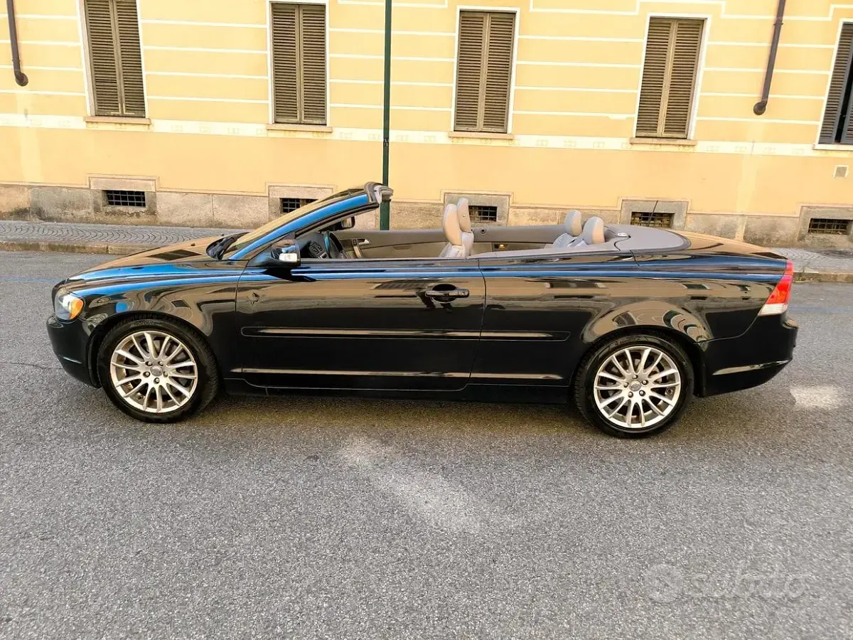 Usata Volvo C70 Summum 140 CV (102 kW) 2008 Nero Cabrio
