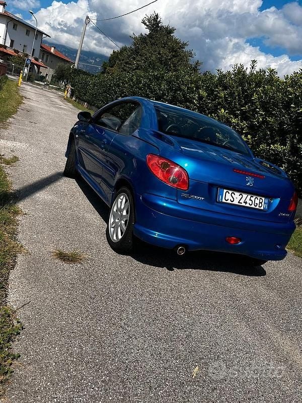 Usata Peugeot 206 CC 109 CV (80 kW) 2005 Blu Cabrio