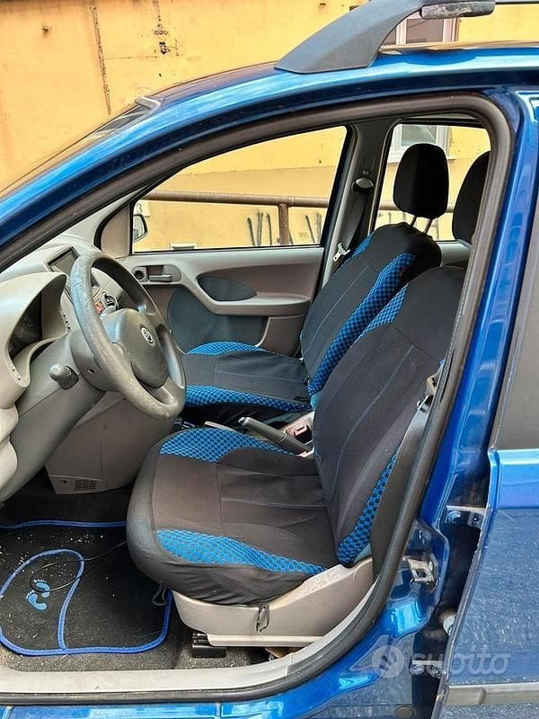 Usata Fiat Panda Emotion 60 CV (44 kW) 2005 Blu/azzurro Utilitaria