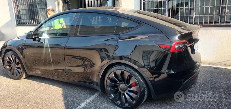 Usata Tesla Model Y Performance 392 kW (534 CV) 2022 Nero SUV