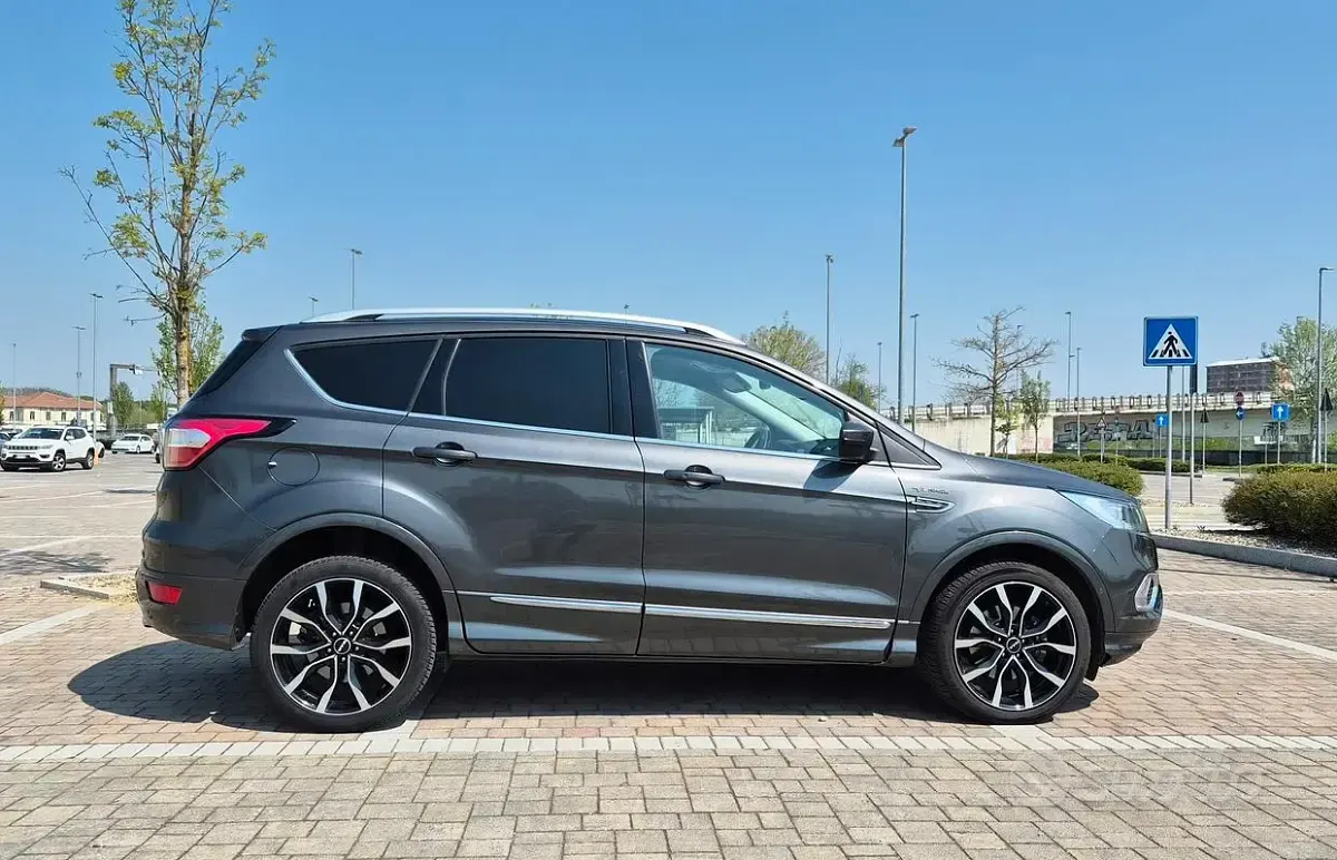 Usata Ford Kuga Vignale 180 CV (132 kW) 2018 Grigio SUV