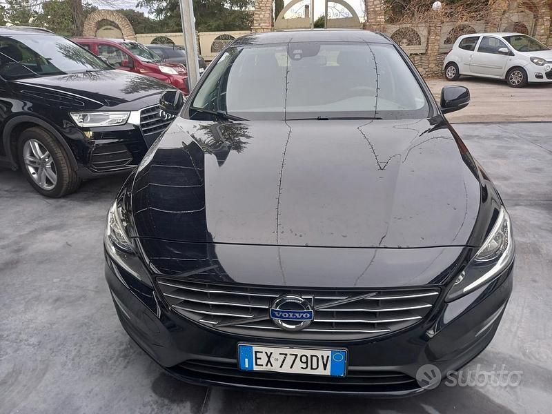 Usata Volvo V60 Momentum 114 CV (83 kW) 2014 Nero Station wagon