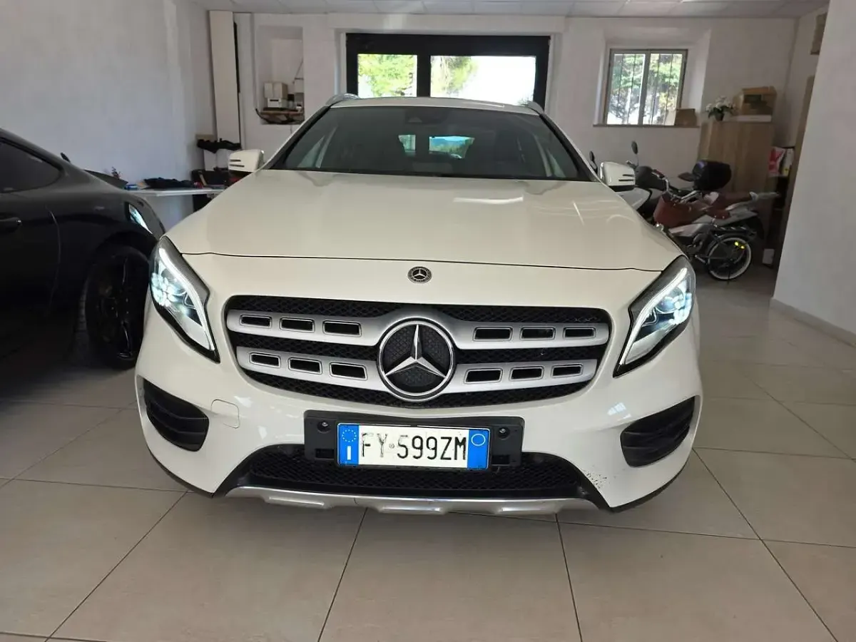 Usata Mercedes GLA200 Premium 136 CV (100 kW) 2017 Bianco SUV
