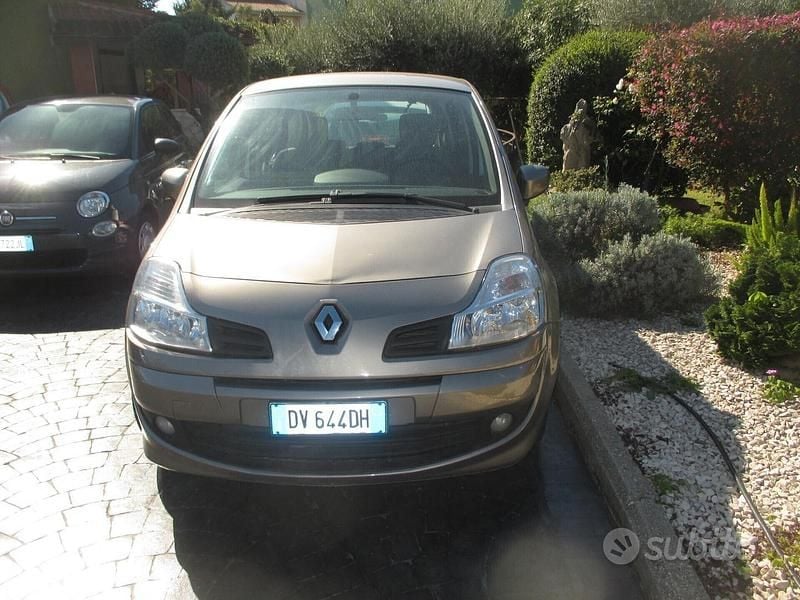 Usata Renault Modus Dynamique 75 CV (55 kW) 2008 Grigio Monovolume