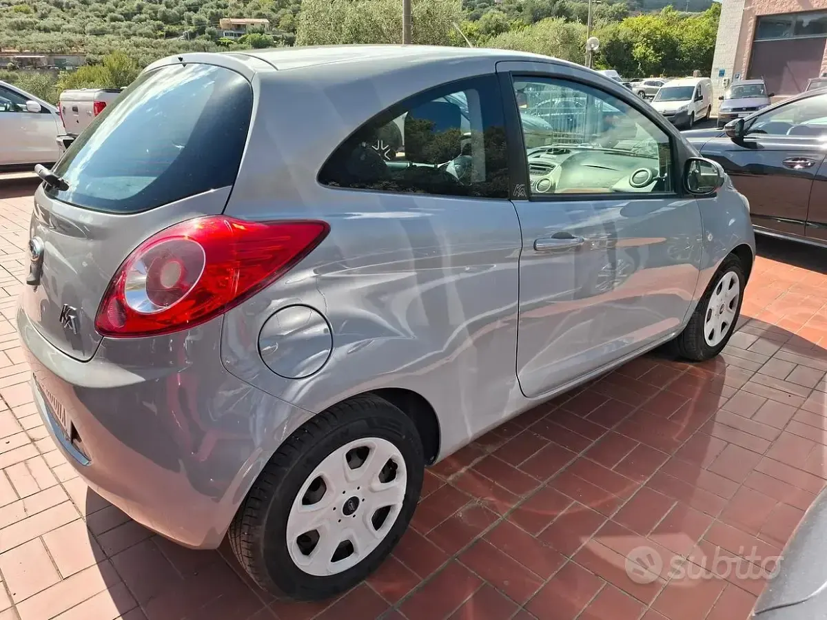 Usata Ford Ka 69 CV (50 kW) 2016 Grigio Berlina
