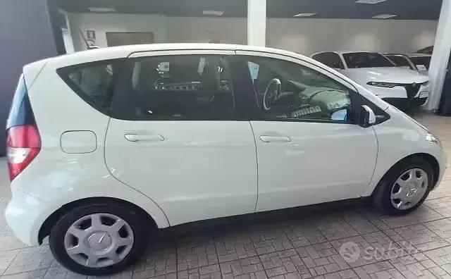 Usata Mercedes A160 82 CV (60 kW) 2011 Bianco Utilitaria