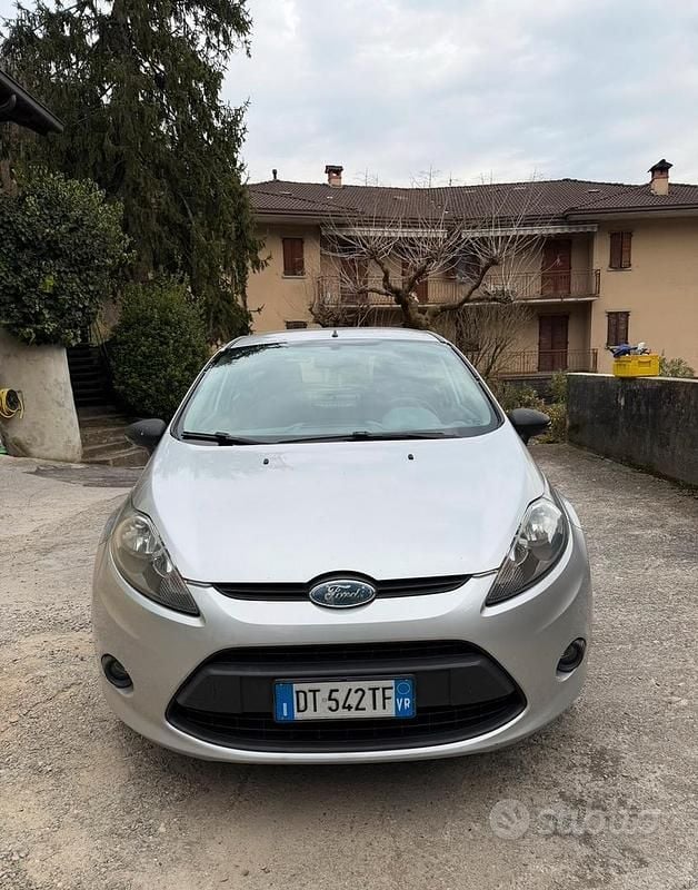 Usata Ford Fiesta 82 CV (60 kW) 2008 Grigio Utilitaria