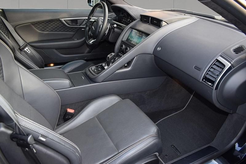 Usata Jaguar F-Type First Edition 300 CV (220 kW) 2020 Santorini black