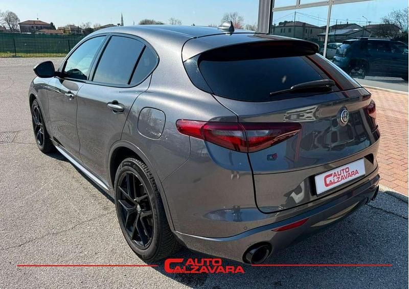 Usata Alfa Romeo Stelvio Veloce 209 CV (153 kW) 2021 Grigio vesuvio SUV