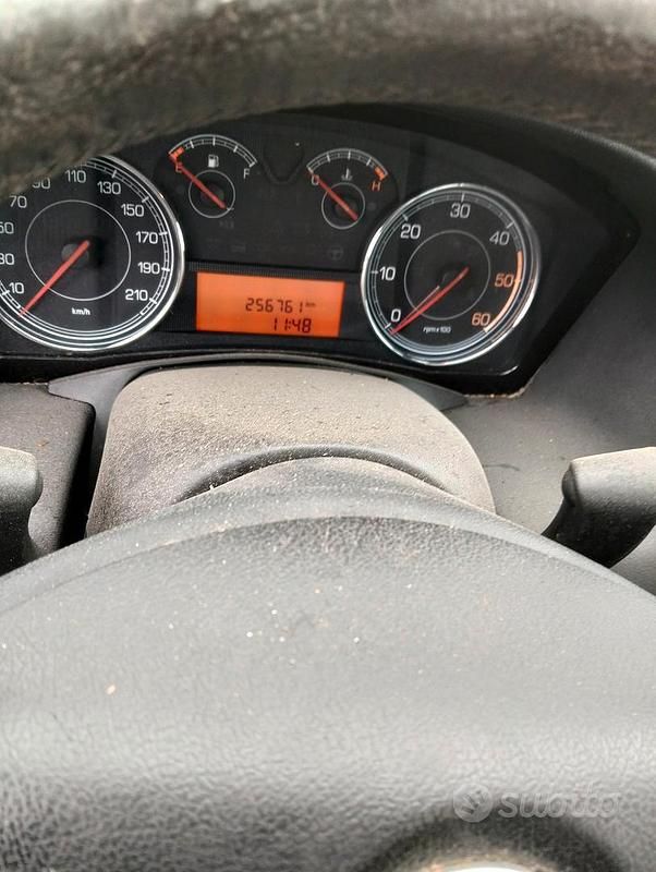 Usata Fiat Croma 120 CV (88 kW) 2009 Grigio Station wagon