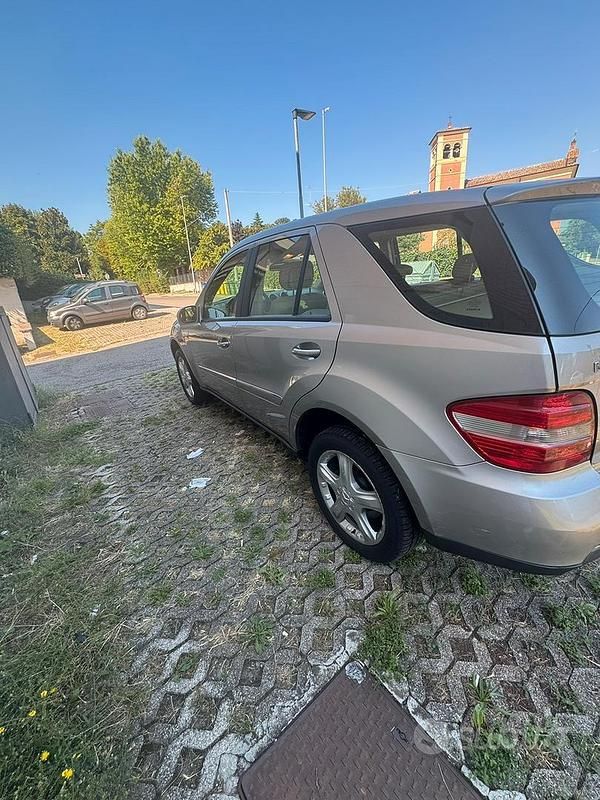 Usata Mercedes ML320 224 CV (164 kW) 2005 Grigio SUV