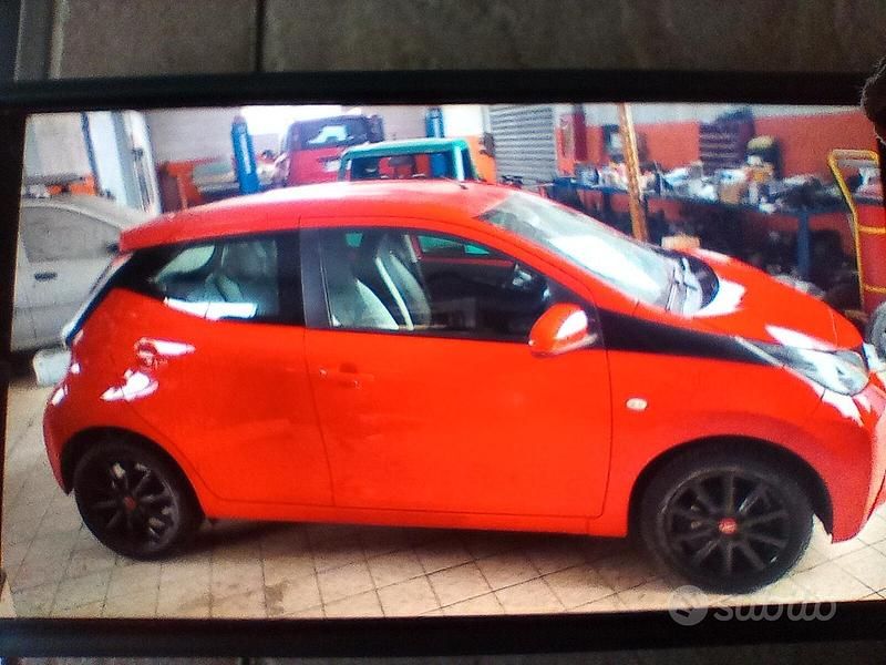 Usata Toyota Aygo 69 CV (50 kW) 2015 Rosso Utilitaria