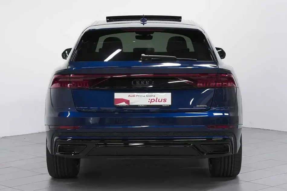 Usata Audi Q8 Ambiente 286 CV (210 kW) 2023 Blu SUV