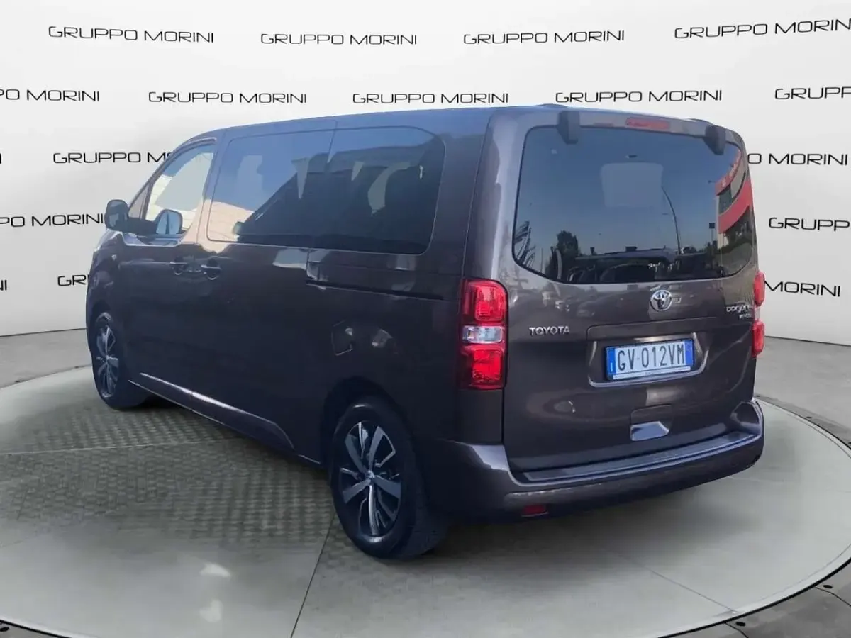 Usata Toyota Proace Executive 144 CV (105 kW) 2024 Marrone Monovolume