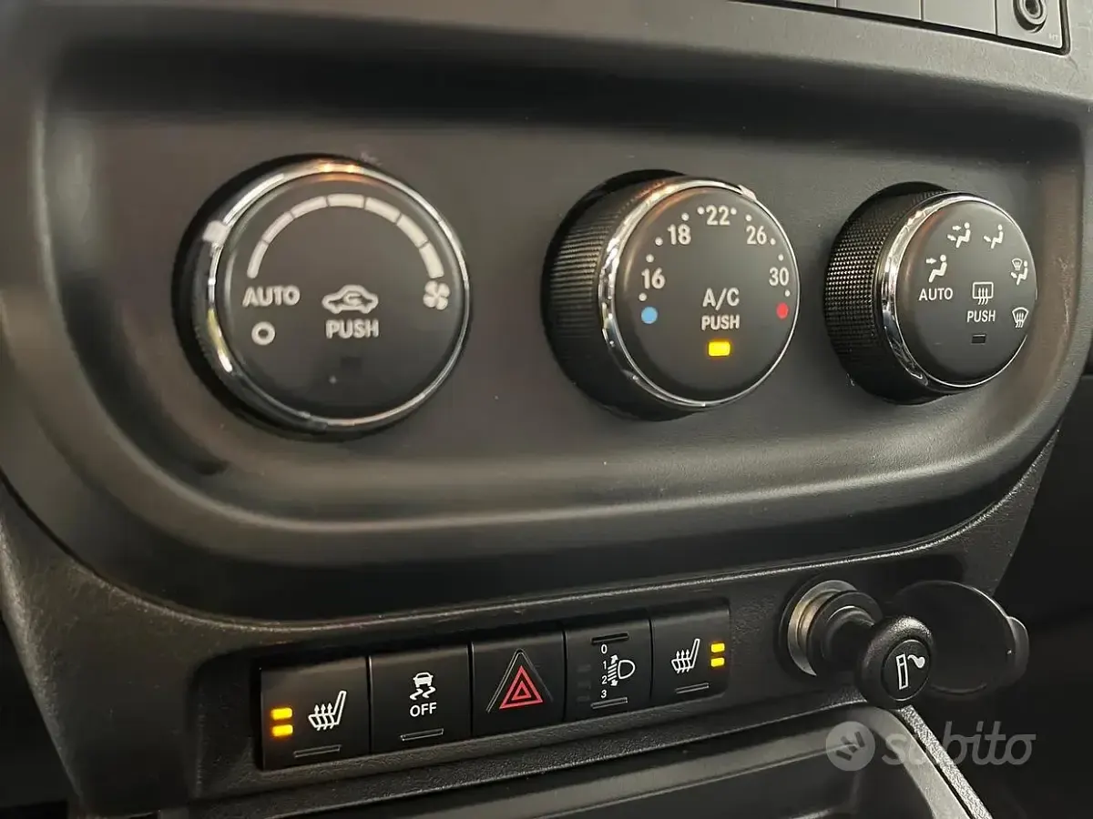Usata Jeep Patriot 163 CV (119 kW) 2011 Grigio SUV
